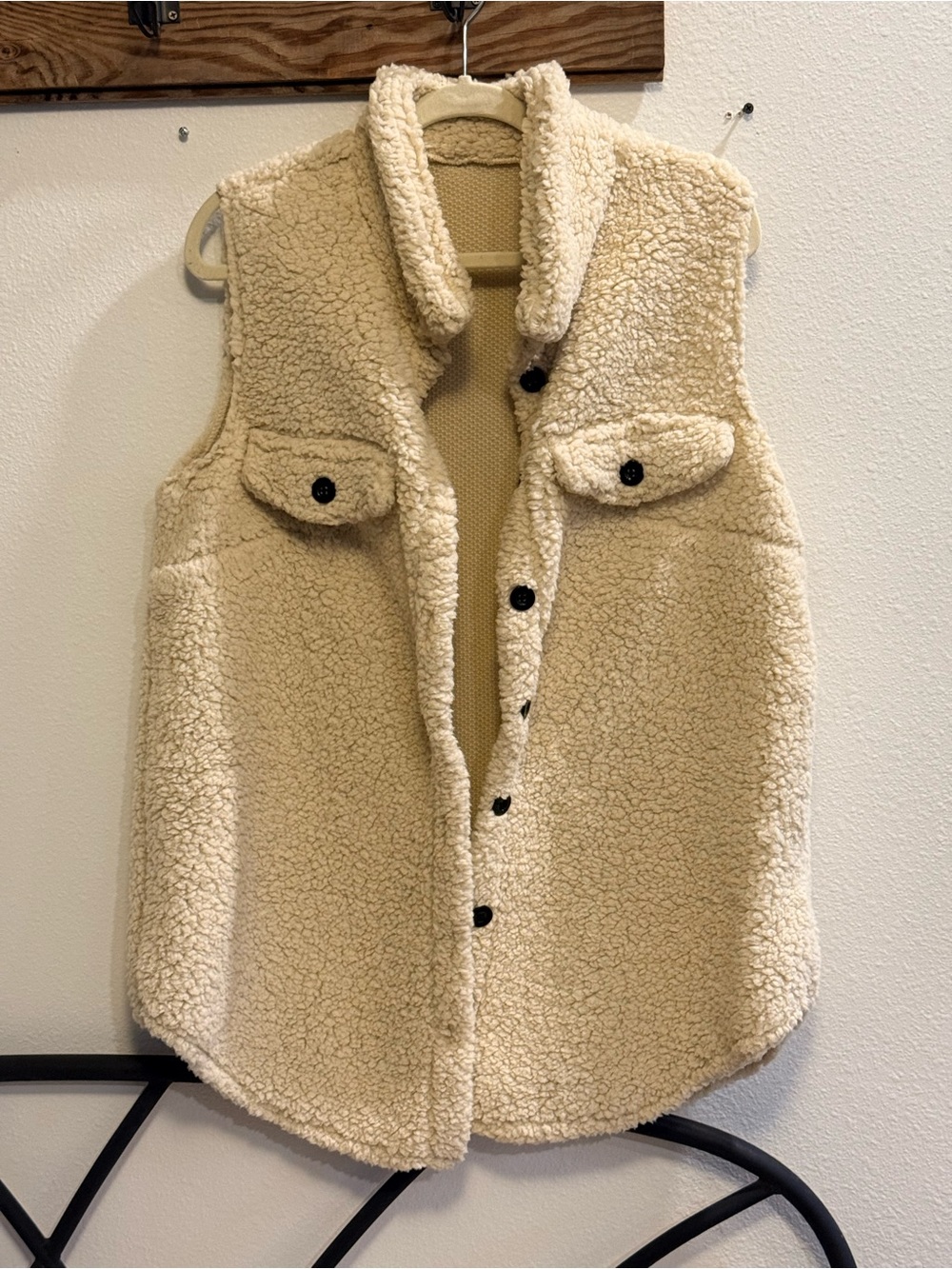 SHEIN Curve 1XL Cream Teddy Fleece Vest Button Front Sherpa Shacket